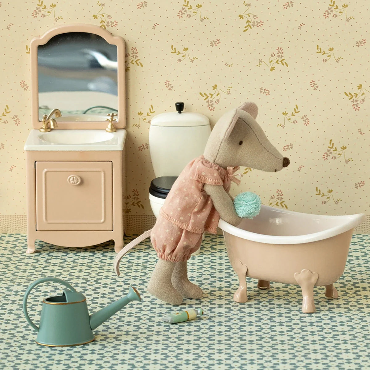 Bathtub Furniture for mice