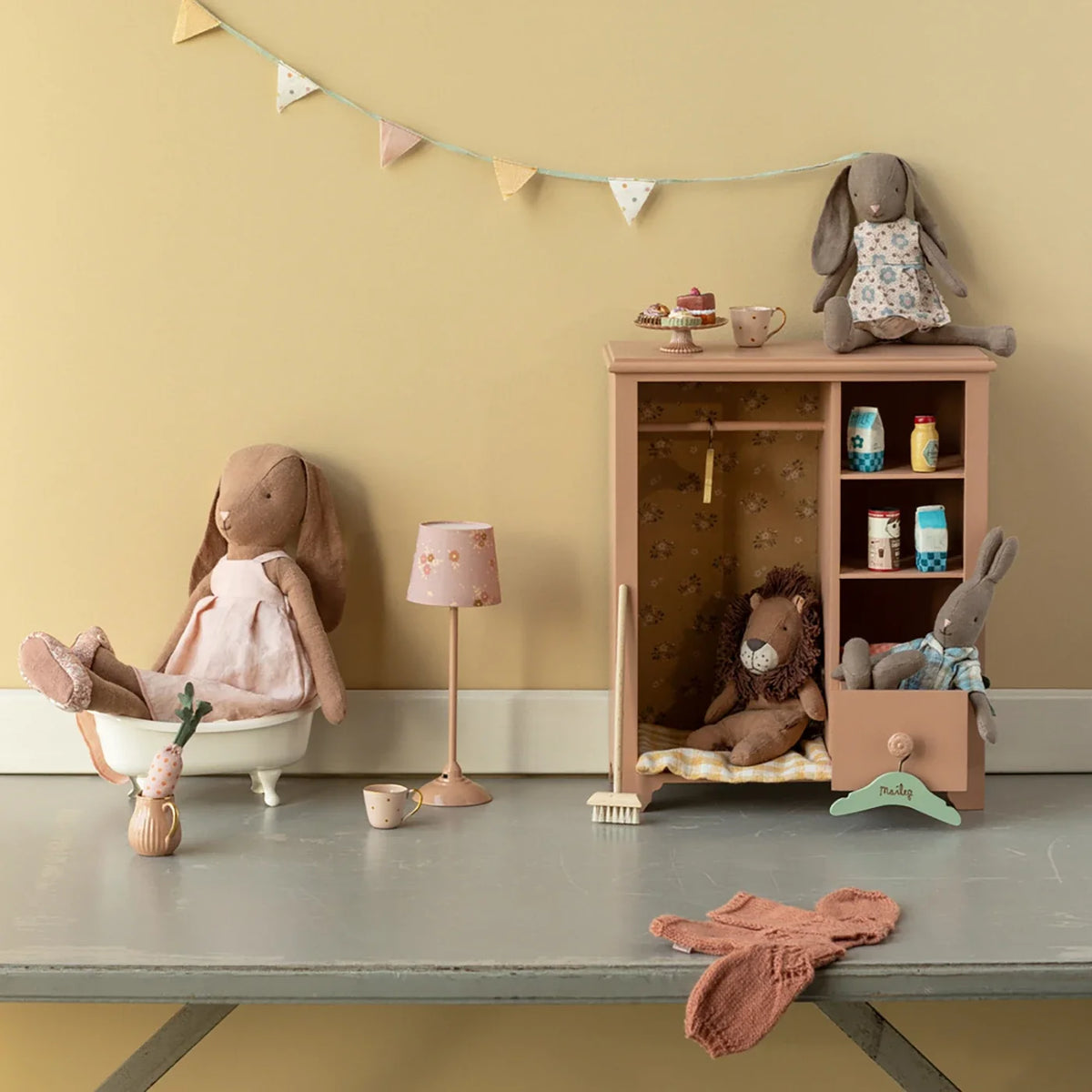 Floor lamp Furniture for mice