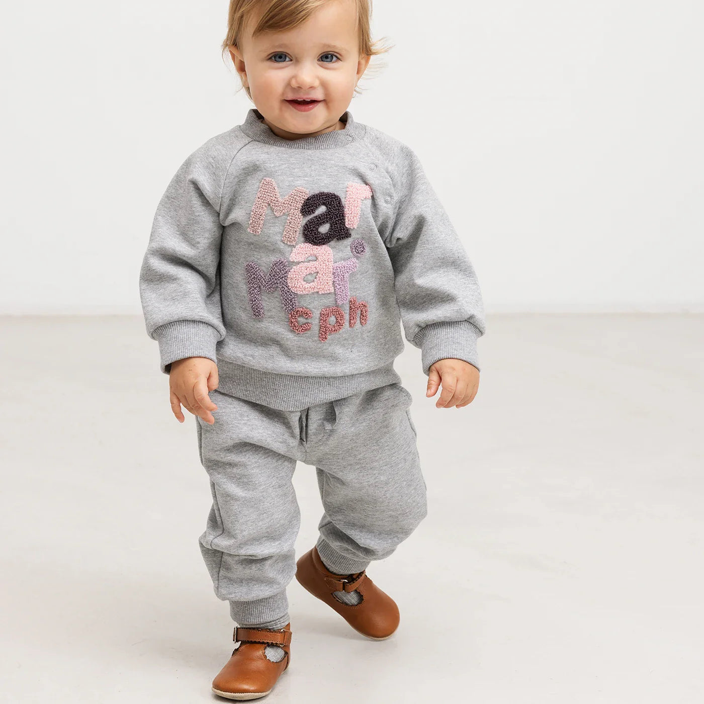 Theos b Sweatshirt