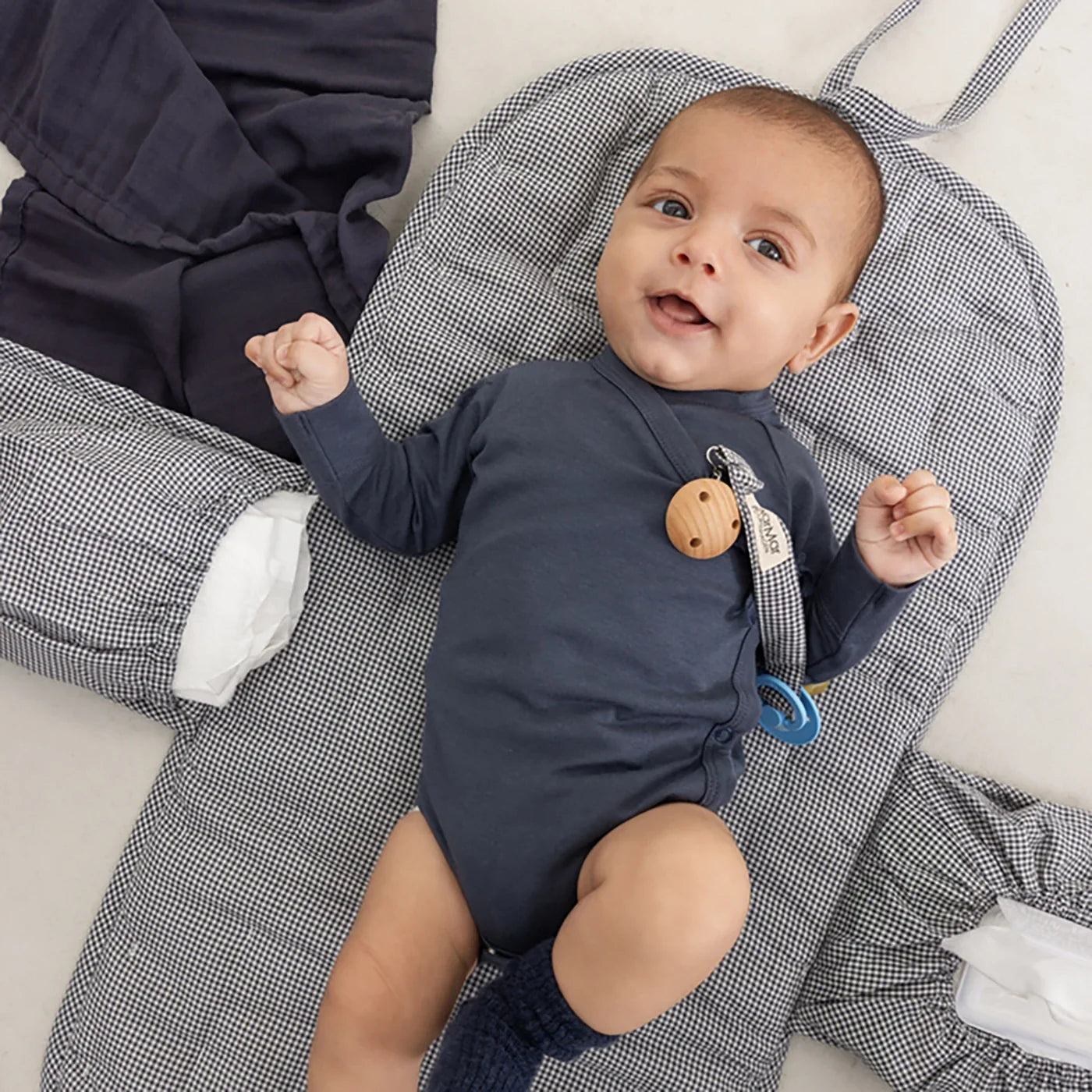 Alo Pacifier clip