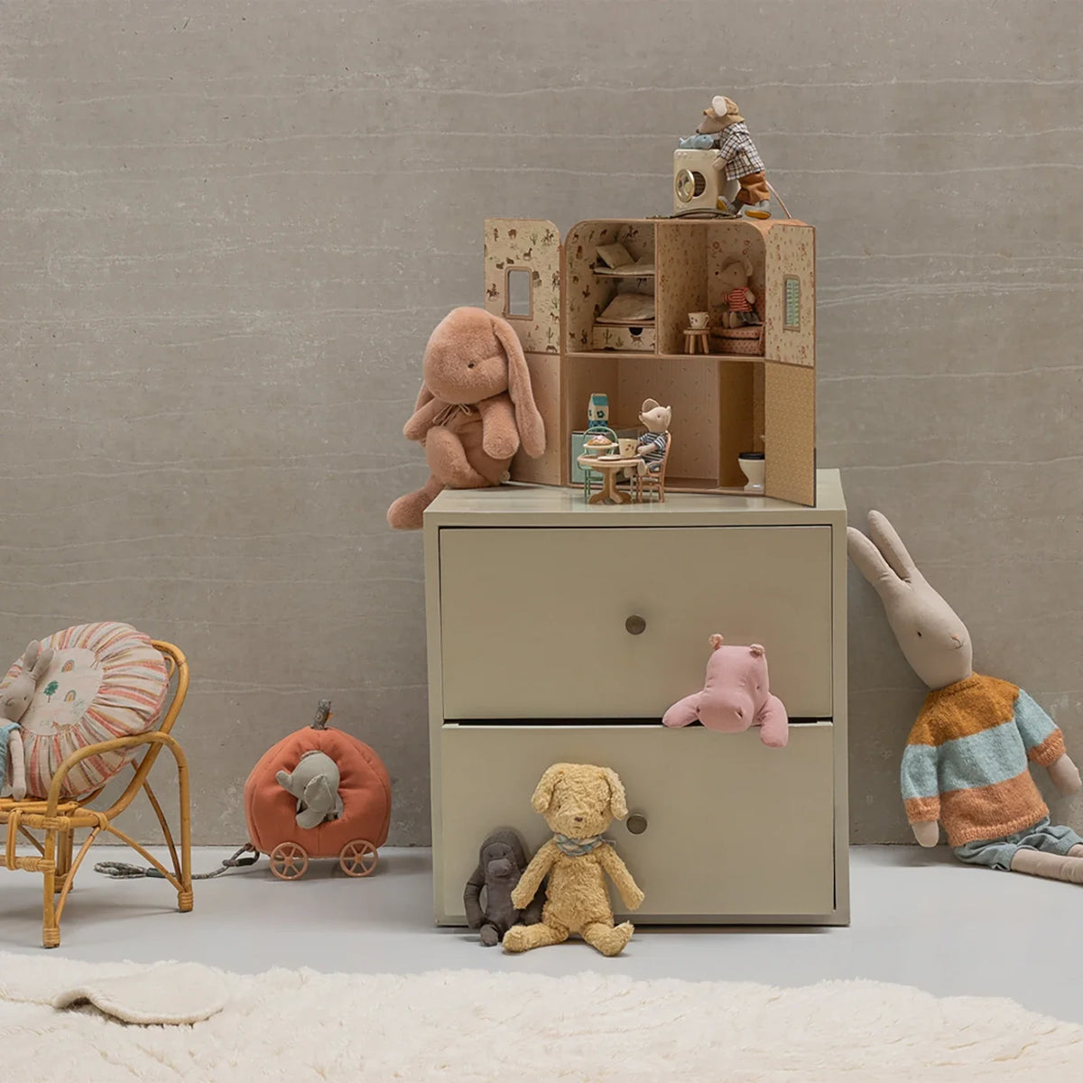 Suitcasa Furniture for mice