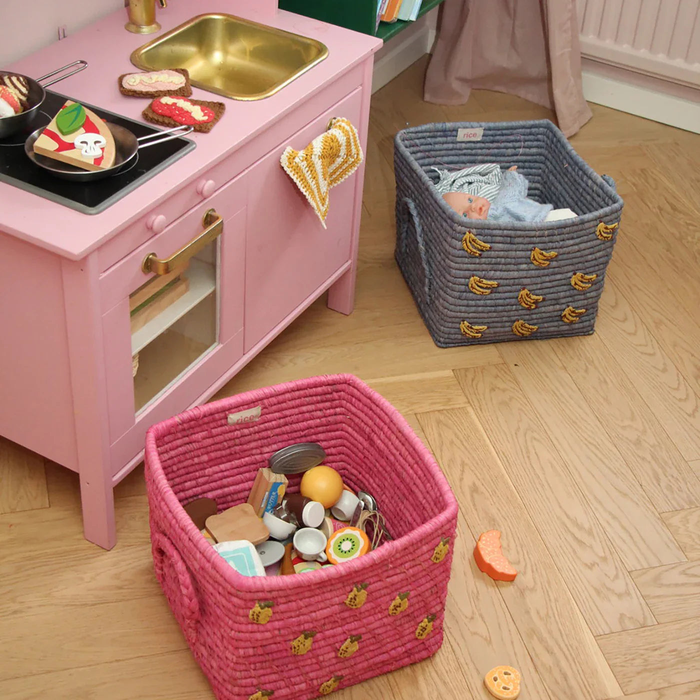 Raffia square Storage