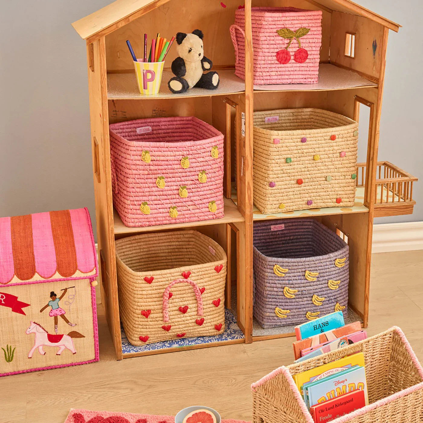 Raffia square Storage