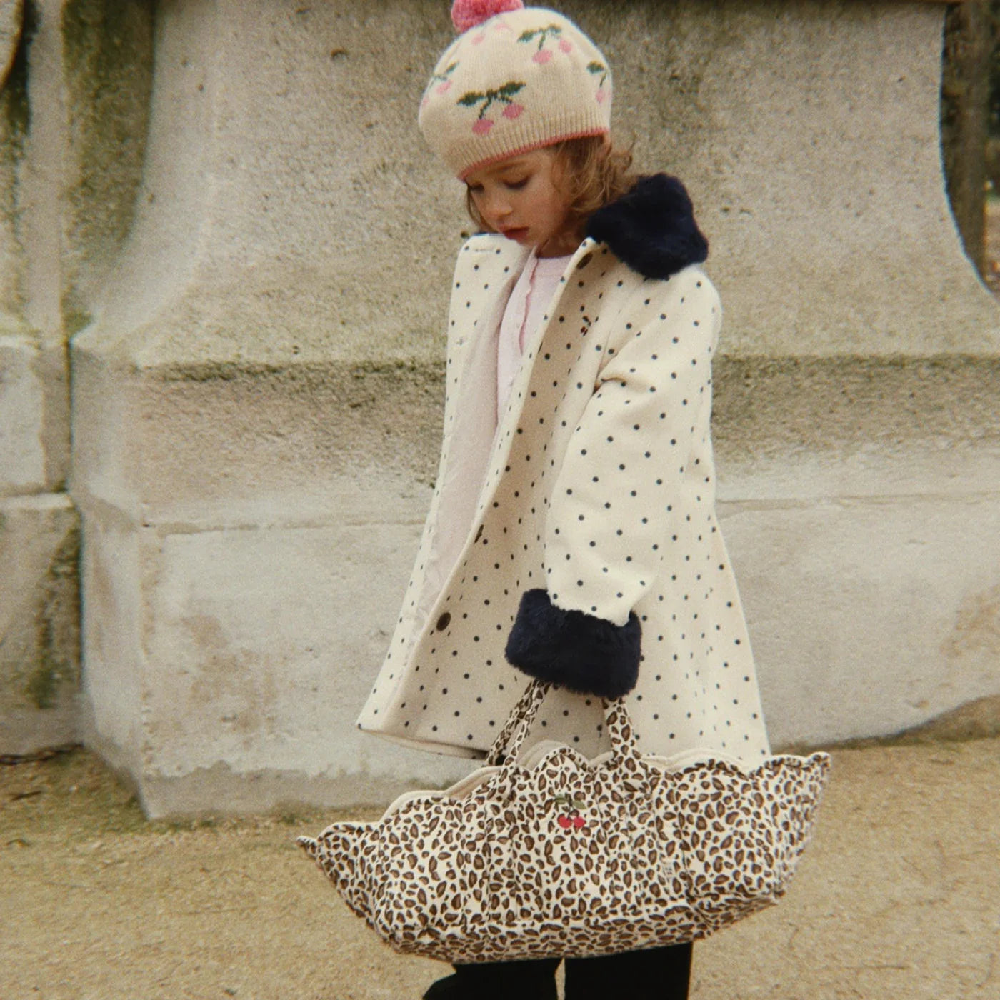 Doll lift Doll carrycot